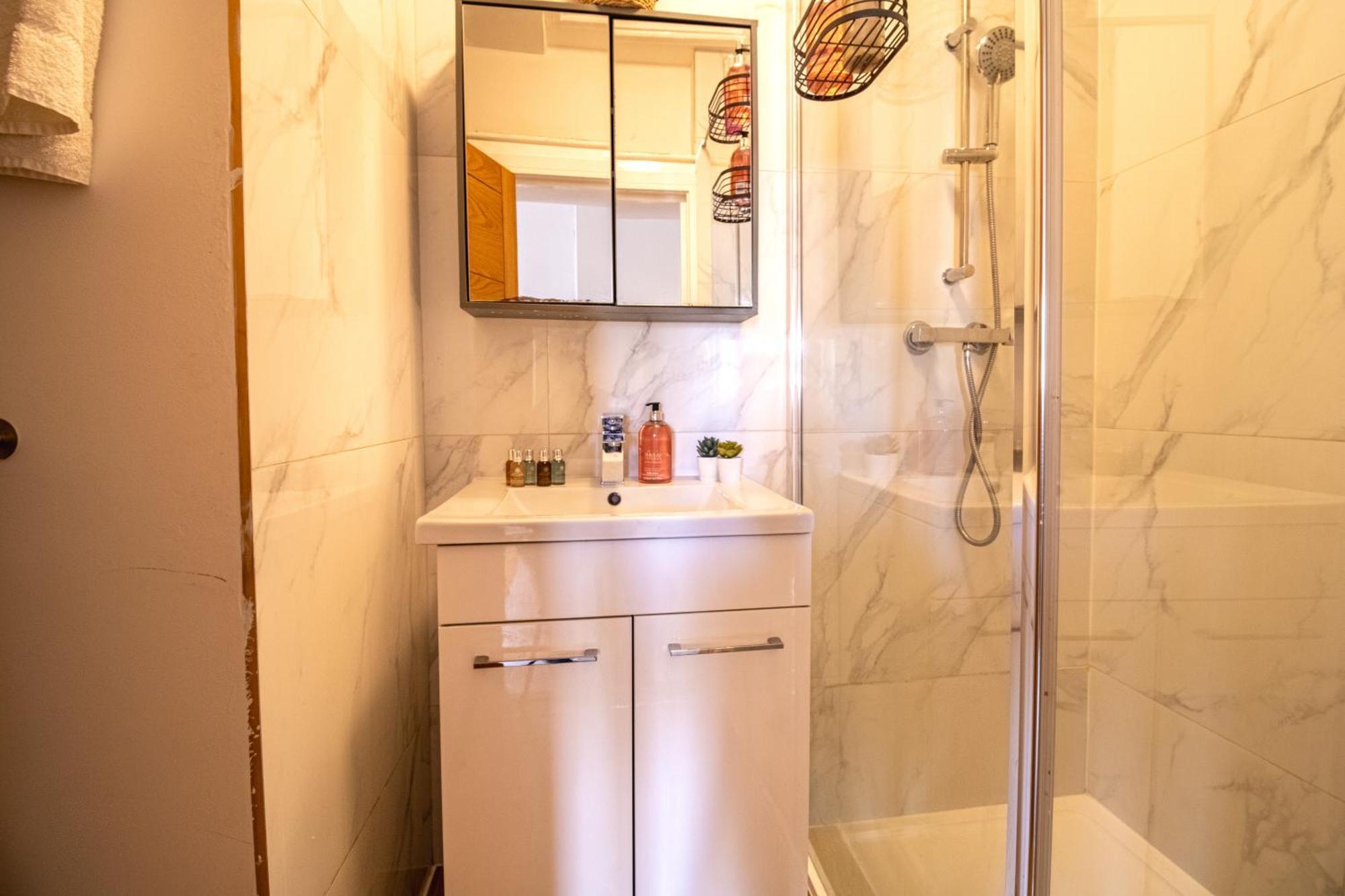 Spacious Studio Apartment On Oxford Street 9Gc Londen Buitenkant foto